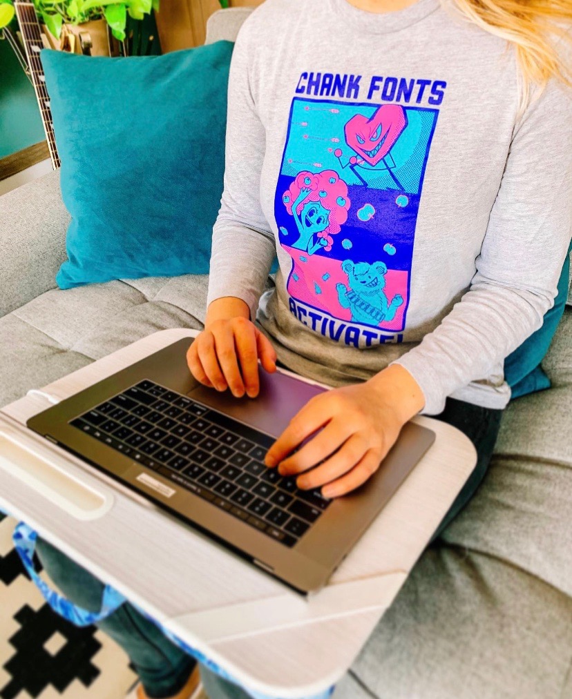 VoomCreative's tweet image. Work from home, but make it fashion.✨
We’re loving our @chankfonts swag!
#chankfonts #AdobeFonts #mnmade #onlyinmn #MNdesignpride #fontlocal #madeinmn #wfh #wfhfashion #swag #chank #typograpy