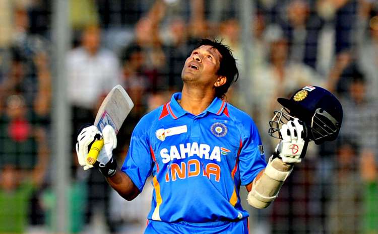 In 2012, playing against Bangladesh in the Asia Cup, Tendulkar scored his 100th international century, becoming the first batsman in history to do so.  #HappyBirthdaySachin  @sachin_rt