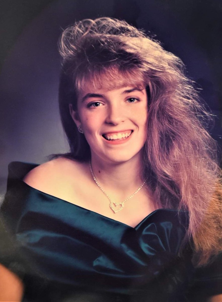 A little #tbt in honor of my senior...

Two green dresses, two Prestige yearbook photos, and two @LNHSwildcats...just about 30 years apart. 💕🎓  

#classof2020  #classof1991