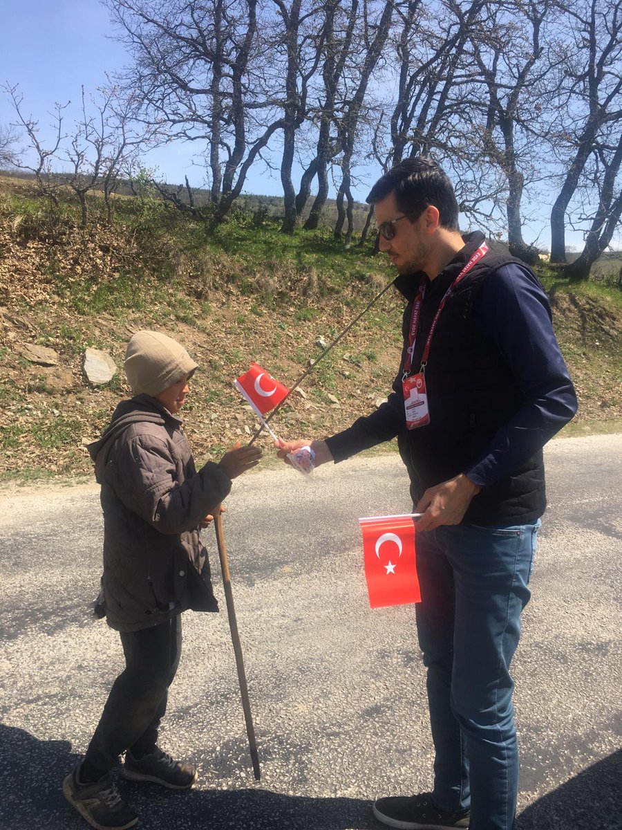 zafertopuzz's tweet photo. Şehirdeki de bizim, ilçedeki de, köydeki de, yoldaki de... bütün çocuklar bizim. Günleri kutlu olsun.
#23nisan2020 
@valikirklareli 
@KIRKLARELIMEM 
@tcmeb 
@ziyaselcuk https://t.co/TQLOrZmnHT