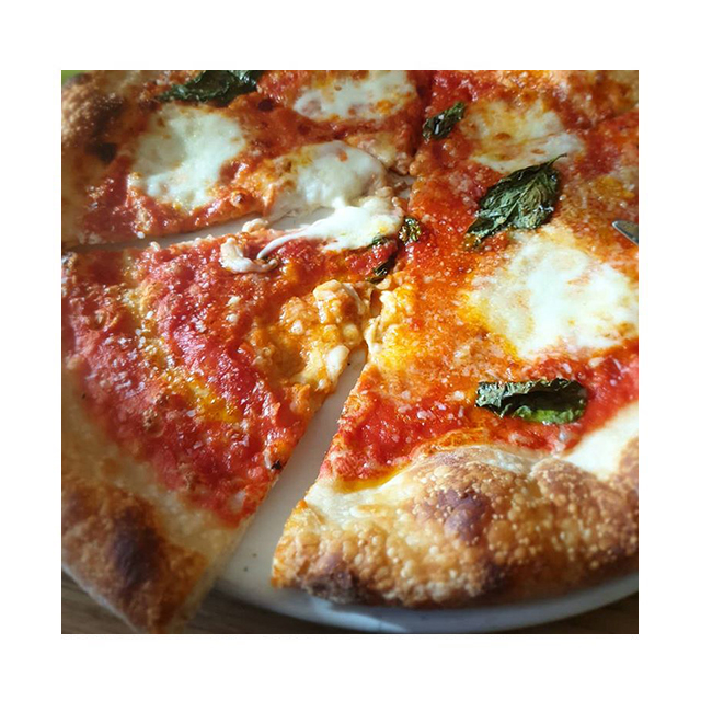 Our fresh Margherita Pizza deserves a closeup. 🍕 🍕 🍕 Handmade pizza pie perfection, delivered to your door (or pick it up!) 📷: @marilyneats
marilyneats