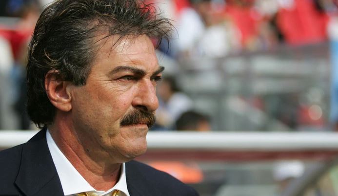 IamAlextremo's tweet photo. Ricardo Lavolpe anunció su retiro como DT
¿Cuál fue el mejor momento del argentino en el banquillo?
#AlextremoTV https://t.co/D7shYDh0wl