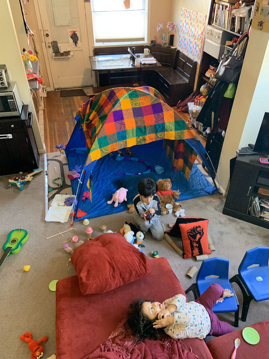 DEANintheYAY's tweet photo. The chaos that is #workingfromhome #quarantinelife #TheJs #JoaquinyJulieta https://t.co/ykgbXLTVL2