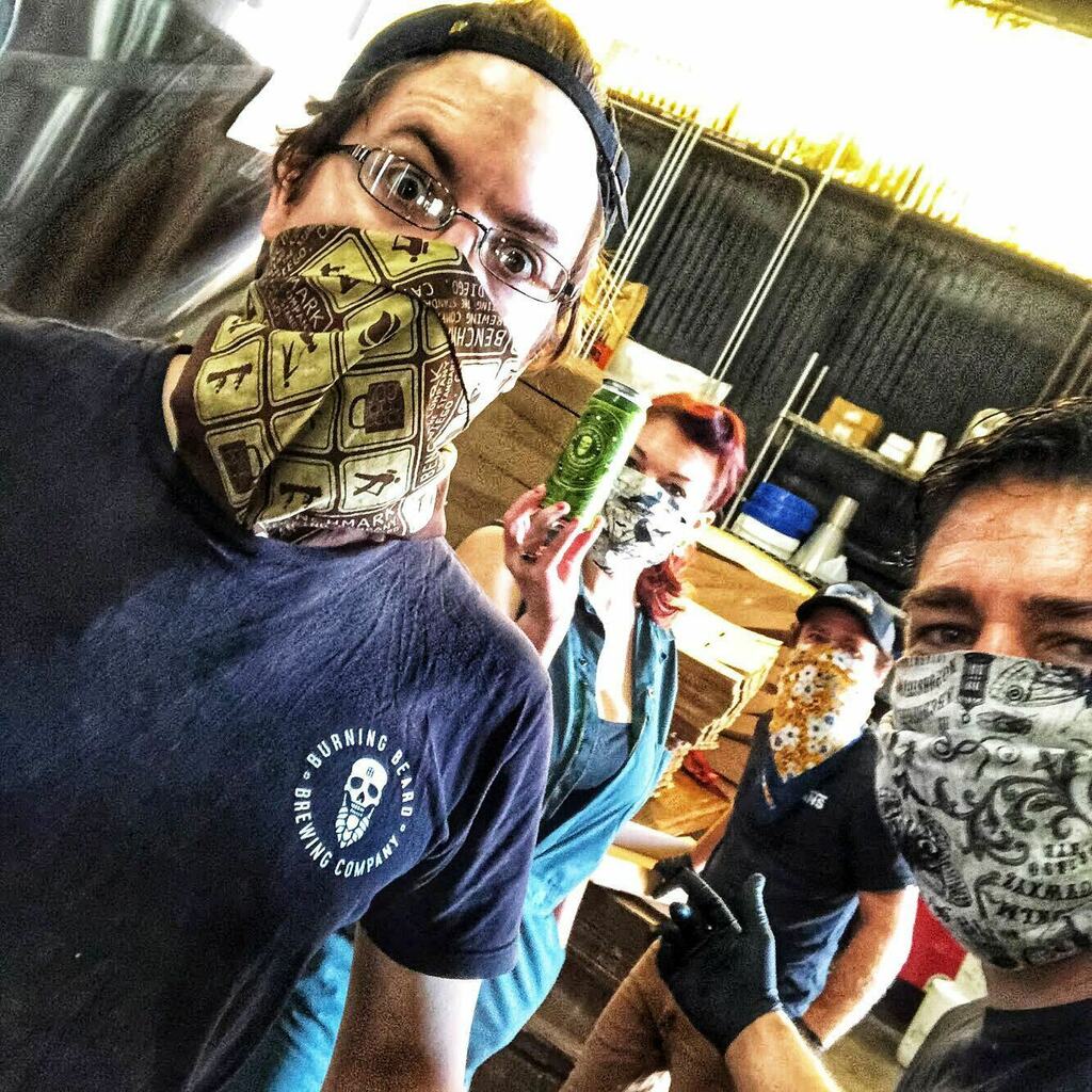 beard_aflame's tweet photo. Beer bandits! Crushing the DOUBLE can debut ๐๐ฝ First off the line: Circle of Hops SD Pale Ale ๐ฅณ 4-packs and flats (24) coming at ya SOON! โก๏ธ#circleofhops #circleofhopspaleale #sdbeer #sdbrewers #upthebeard #wheresurbeardat #burningbeard #burningbeardโฆ https://t.co/JTrSlOW373 https://t.co/1UPyBQNzvN