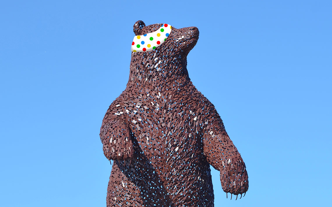 alex_m_orr's tweet photo. The fabulous #DunBear sculpture is supporting 
@ComicRelief @BBCCIN #TheBigNightIn Appeal 
@BBCOne  tonight 7pm - helping those impacted #COVID19 @Dunbar_Bear
Please do what you can to support local #Dunbar charity 
@theridgeCIC 

Donate here: https://t.co/l97MSBpLqY… https://t.co/nyY1HPwDnI