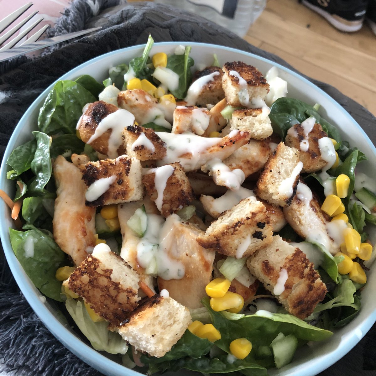 Guys I totally forgot about this thread but: salad with chicken and I made up some croutons and garlic dressing