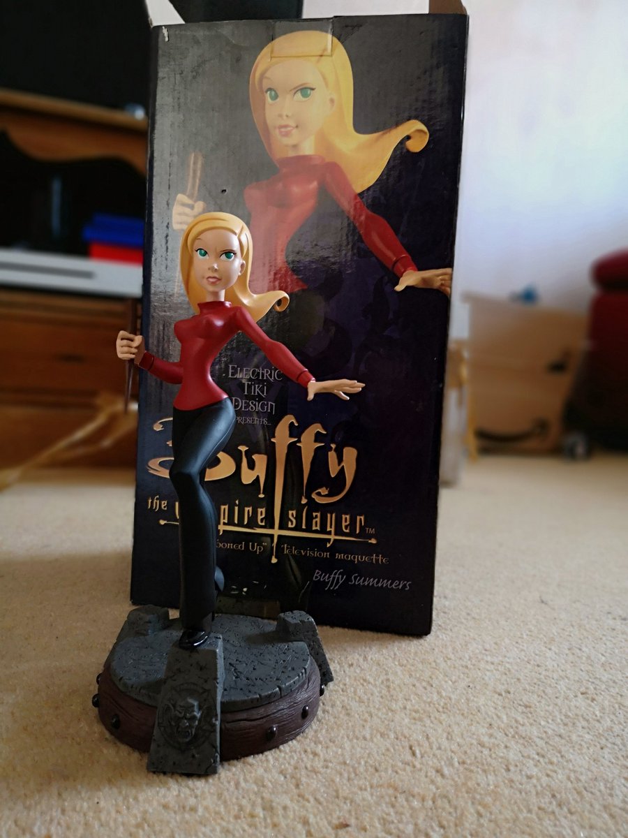 Slayerfan85's tweet photo. Early birthday present from me to me #BuffyTheVampireSlayer #ElectricTiki Statue of #BuffySummers in #OnceMoreWithFeeling 
@SarahMGellar 
@joss https://t.co/7a2Um99Jan