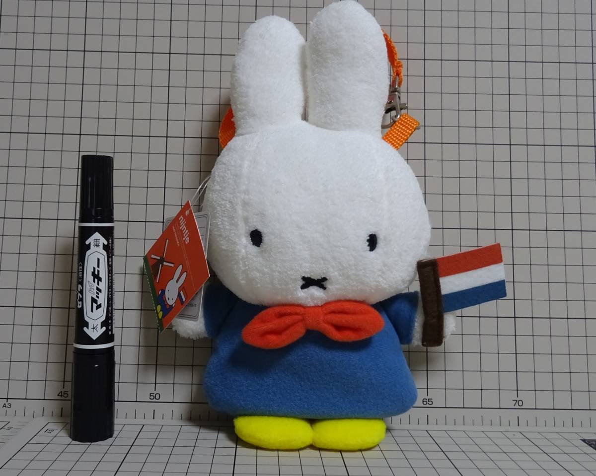 まーくん２ בטוויטר 超有名なキャラクターアメリカ合衆国のスヌーピー 星条旗を掲げています それからオランダのミッフィー オランダの国旗 赤 白 青の水平三色旗を掲げています そして日本のキティーちゃん 星条旗やユニオンジャック 日の丸は