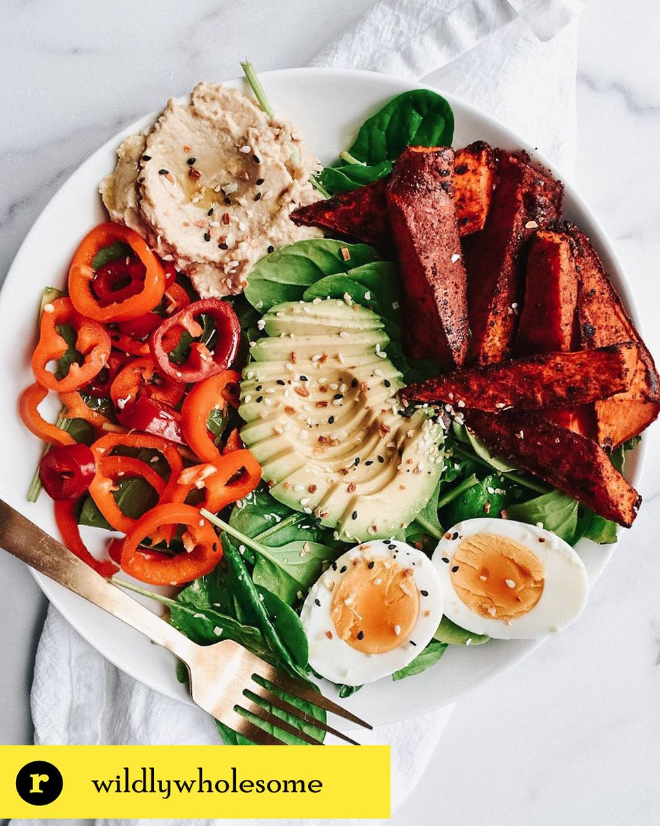 This bowl looks INCREDIBLE <a href="/wildlywholesome/">Cherlyn</a>! Made even better with some Roots Hummus. 😉 #ShareYourRoots
