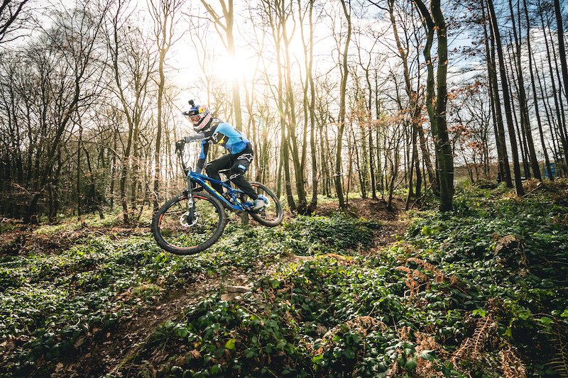 NoTubes's tweet photo. Man vs Machine! Martin Maes and his #flowMK3 wheelset take on a racing drone. Who do you think won? #onlystans π π https://t.co/ryJGeQq18a https://t.co/AgSlOH5q5b