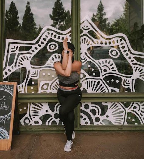 Weekly Online Yoga Class Schedule jennybeanlove.com/2020/04/23/wee…