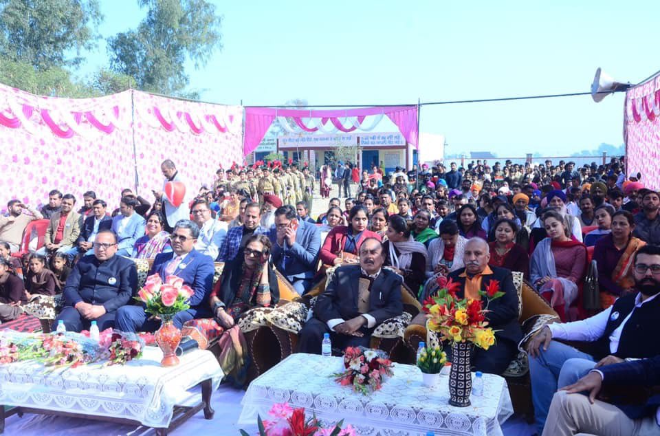 MayankFoundtion's tweet photo. Glimpses #Launching of Project #DishaParivartan
#RepublicDay celebrations at #GHSDulchiKe
Joint Initiative of #DevSamajCollege & #MayankFoundation https://t.co/5K32fpSSvf