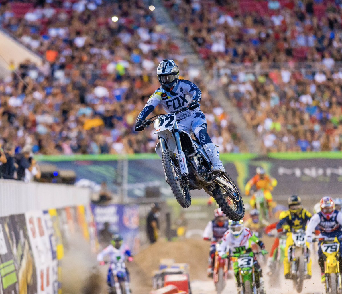 #tbt to Vegas 2018 with <a href="/CRtwotwo/">Chad Reed</a> #hinsonhookup #hinsonclutch #hinsondomination #cr22 #supercrosslive #sx #speedyreedy 📸 <a href="/Kardyo/">Kardy</a>
