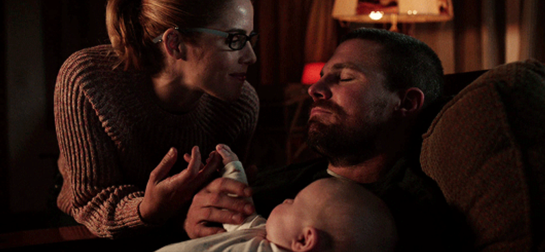 22. Haley and Felicity find their husbands with their baby girls at night during the penultimate season finales [OTH 8x22 and Arrow 7x22]