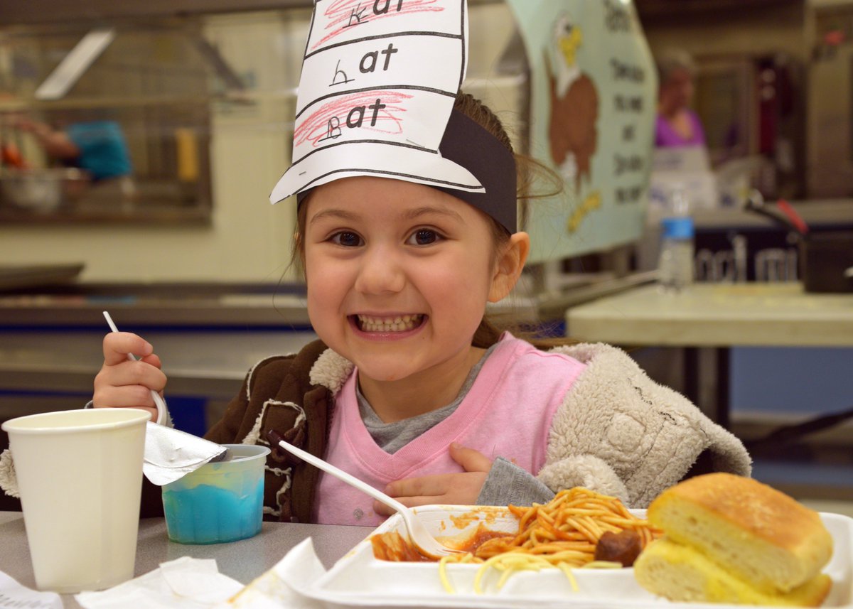 OlympiaSchools's tweet photo. So long, long ago, in a time before COVID-19 was seemingly our sole focus, our friends over at LP Brown ES hosted a Dr. Seuss themed 'Activity Night' in honor of Dr. Seuss. Follow the link below for all the photos!🦅❤️🦅 #LPBrownES #DrSeuss #ActivityNight

https://t.co/nxrWb9LFAT https://t.co/zp4IevDHSz