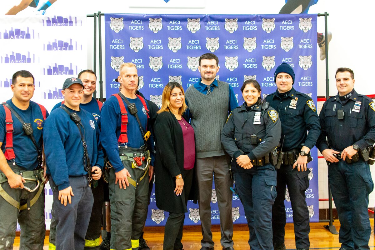 aecinyc's tweet image. This photo was taken during our community holiday dinner back in December. We want to thank the @FDNY #ladder19 and @NYPD40Pct for everything they do for us in the #southbronx and ESPECIALLY everything they are doing NOW. Thank you #FirstResponders