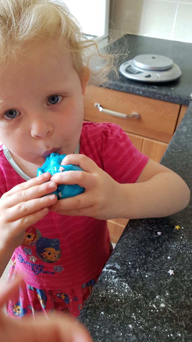 gemroseh's tweet photo. Edible slime was a hit https://t.co/eG6JbSWoZW