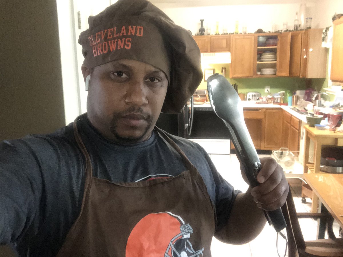 LnC_Williams's tweet image. @Browns Draft time in Texas! That means we @AABBtweet gotta hit the grill!! Dogs need a bone.. #RibBones #LetsGoBrowns #OT #Safety #LB #WR #DawgCheck #DogPound #PlayoffBound