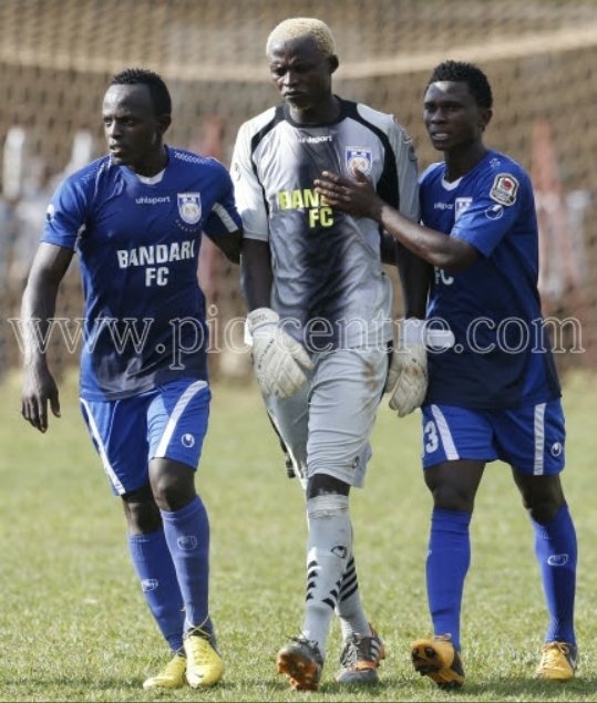 zaxoguda's tweet photo. No goalkeeper mastered the art of time wasting in the #KPL than Wilson Obungu. Dude would storm out of his goalposts, race to the centre of the pitch to lecture his striker when an opposition player missed an opportunity. He called it time management 😂😂 https://t.co/qbhjEqBzHi
