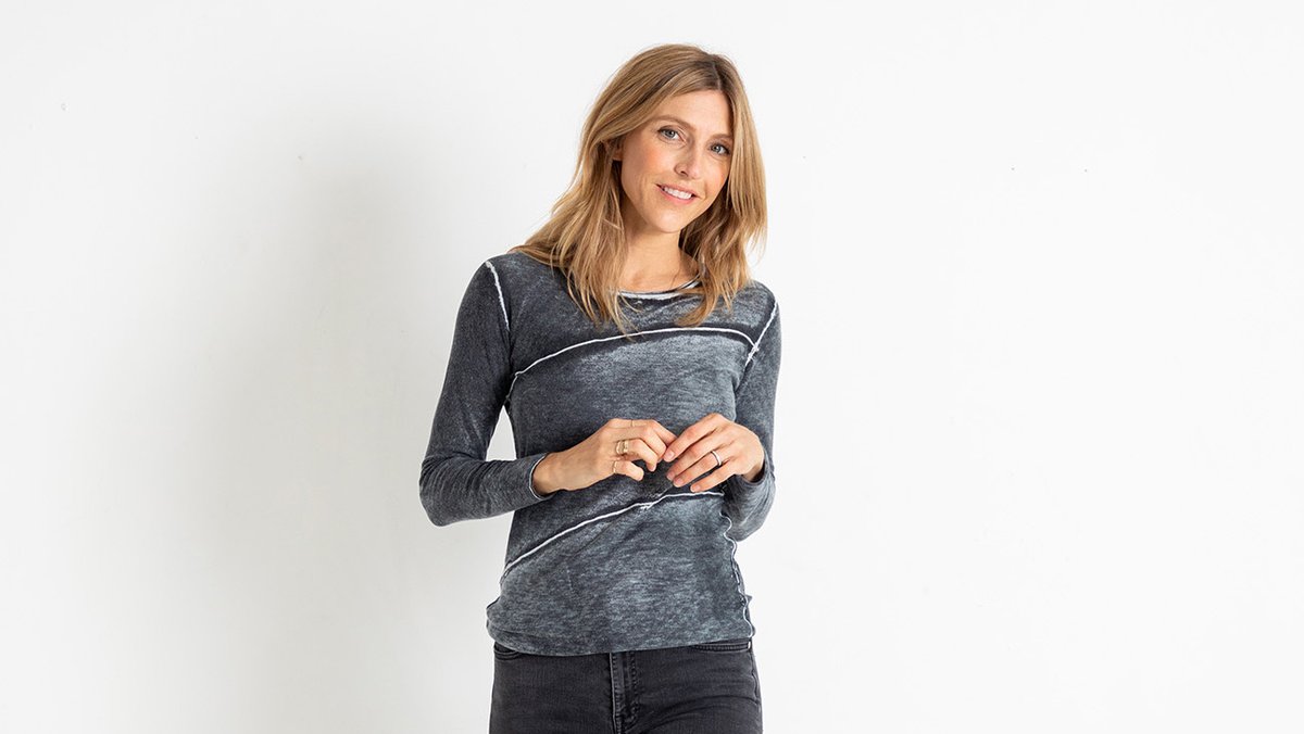 Fitted but comfy our Essential Tee is perfect for that #wfh life! 💻#travelgear #thehappynow #flashesofdelight #merseaco #sheisnotlost #seekthesimplicity #exploremore  #traveldeeper #iamatraveler #niceandcozy