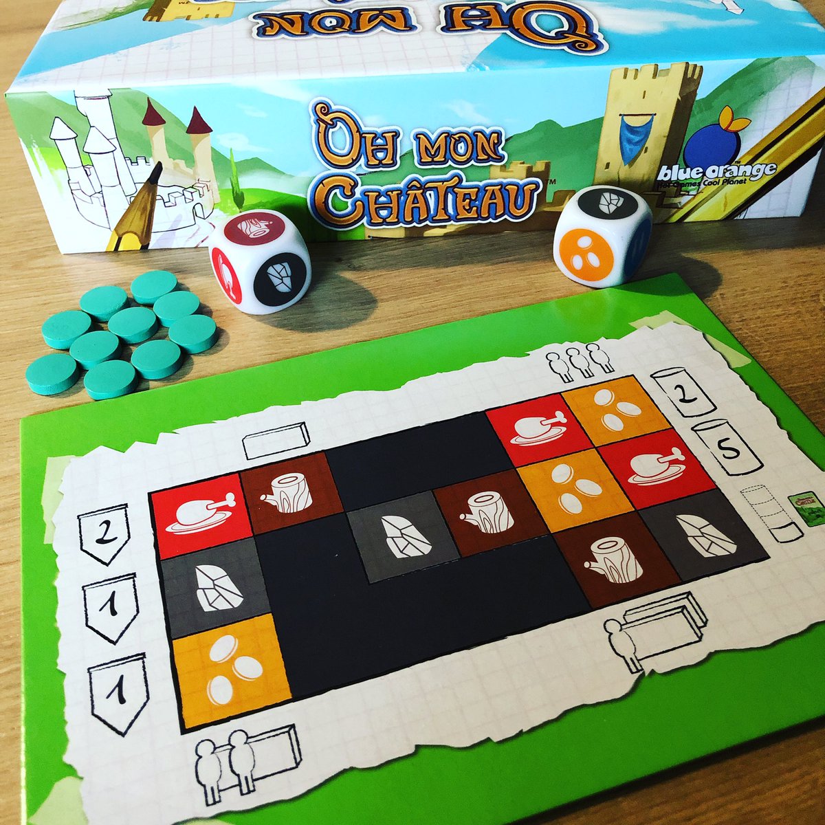 Hamtaro's tweet photo. Je vais attaquer mon 1er #rollanddraw avec #ohmonchateau ! (Heu #bienvenueabord ne compte pas ? :) ) #j2s #boardgames #juegosdemesa #brettspiel https://t.co/Kh9c9OZXcm