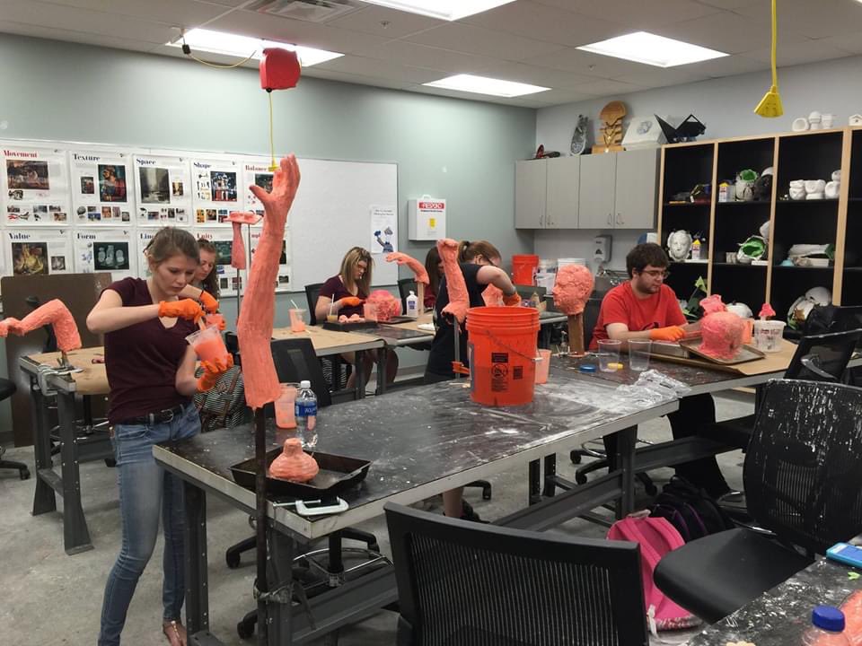 RMUArtsHuma's tweet photo. #TBT, Professor Kofmehl's 3D Studio class, circa 2016. #RMU #RMUmediaarts #foundationstudio https://t.co/xNQnXq066e