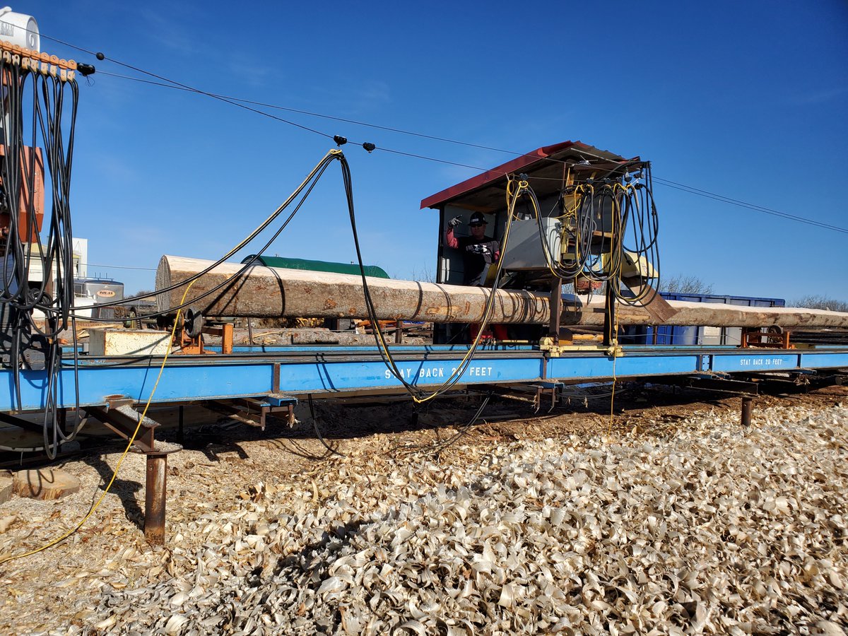 MH_WoodS's tweet image. The yard is busy as we finish touch ups on one build and start the building process on another. #logbuilder #customloghomes #cabinlife #cabinliving #loghomes