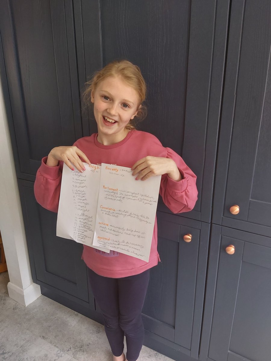 Lorna Jay Saunders tweet media