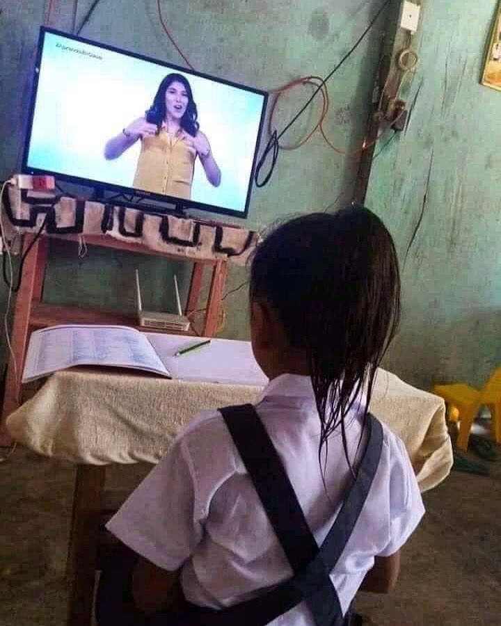 visitingmexico's tweet photo. En algún lugar de México... se puso su uniforme para empezar clases a distancia 👧♥️ https://t.co/TtXXpKXmwJ