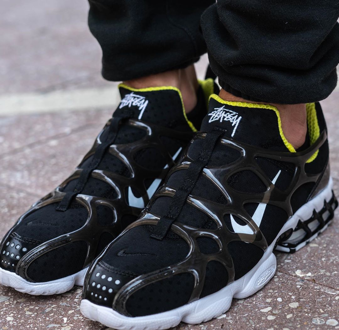 nike air kukini stussy on feet