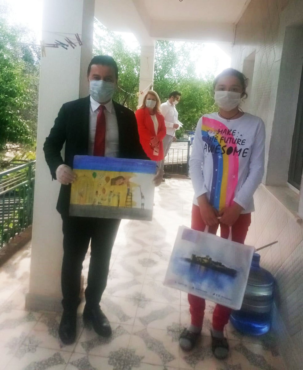 Çiftlik Mustafa Yazıcı Ortaokulu sekizinci sınıf öğrencilerimizden Güzide Duvan
<a href="/BodrumBel/">Bodrum Belediyesi</a> düzenlemiş olduğu resim yarışmasında 3. oldu. Ödülünü Bodrum Belediye Başkanı @ahmetarasbodrum
takdim etti. Öğrencimizi tebrik ediyoruz.<a href="/pervin_tore/">Pervin TÖRE</a>, <a href="/aslankorkmazmeb/">Aslan Korkmaz</a>, <a href="/bodrumMEM/">Bodrum İlçe MEM</a>, @MuglaMem