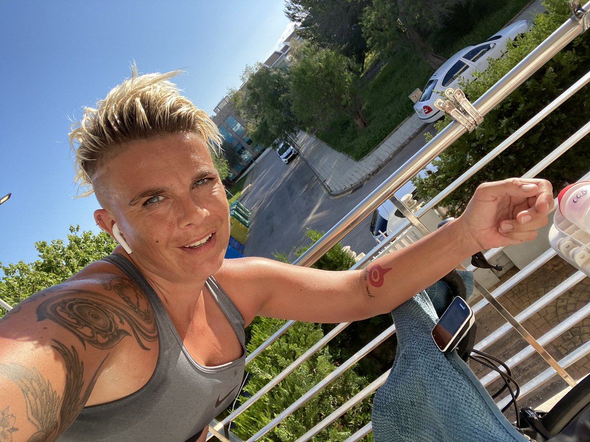 OttilieQ's tweet photo. Another decent @RideFastCoach turbo session in the bag whilst hearing how @chrisfroome rescues pussies, @swiftybswift got his ol’ chap out in a crash &amp; #RohanDennis likes 5’s. Loving Watts Occurring @LukeRowe1990 @GeraintThomas86 👌🏽 #WattsOccuring #podcast https://t.co/lNQ6Q7NJ1U