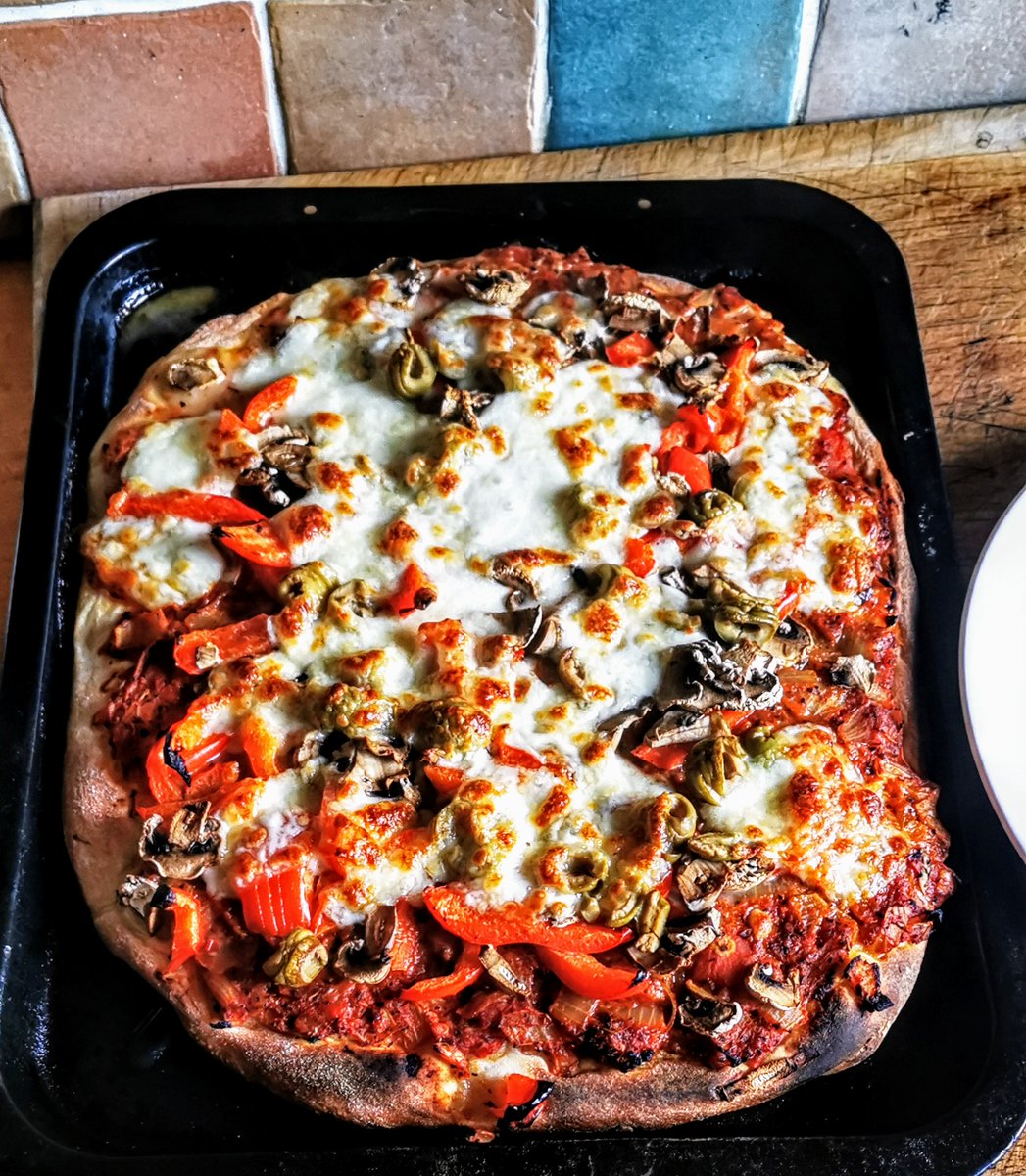 fannywaxer's tweet photo. This is why I haven't had a takeaway in 24 years #themancancook https://t.co/sMxqa9QI9A