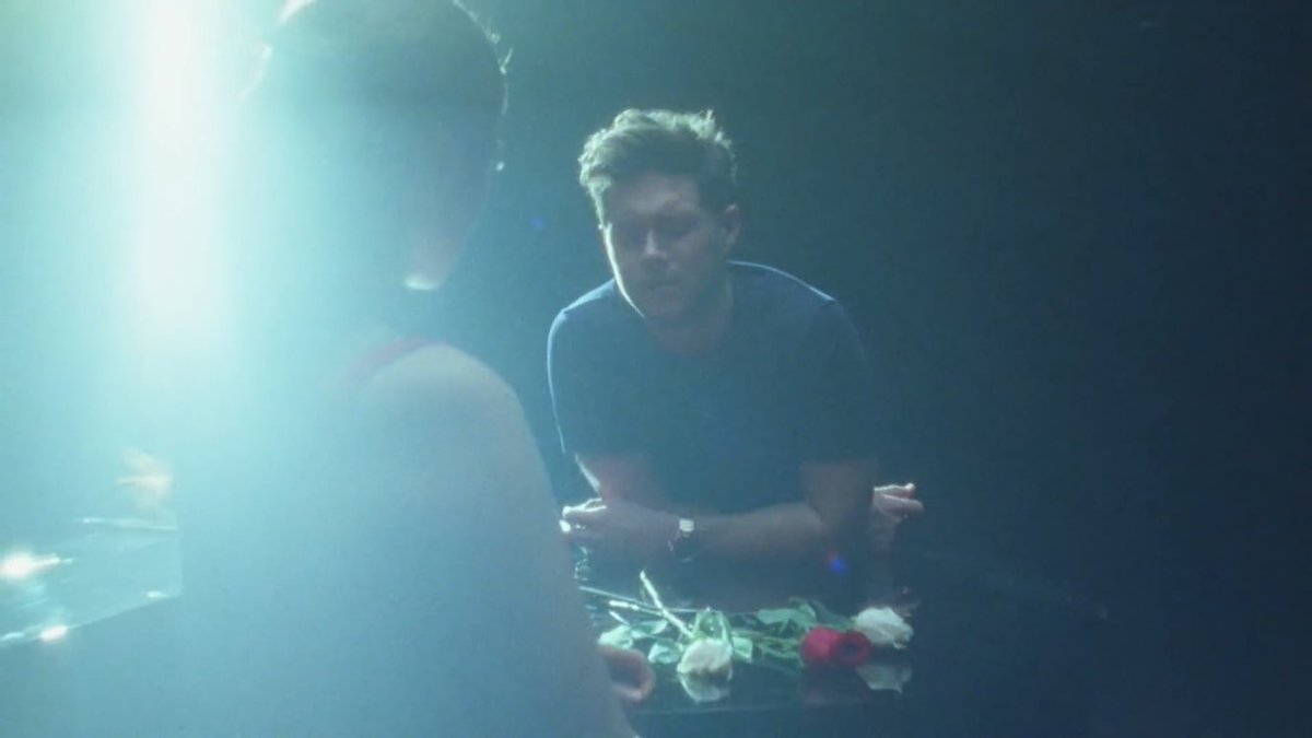 In the end, they see each other faces and Niall sings the last piece of PALLOM to her.  #HeartbreakWeather  