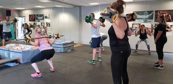 XtremeGyms's tweet photo. Conditioning class in action at Xtreme Gyms #stratforduponavon #Cardio #gym #FitFam #FitLife #Fitness #FitnessAddict #GetStrong #powerlifting #GymLife #GymTime #NoPainNoGain #members  #Sweat #Treadmill #Weights #WeightTraining #Workout #weightloss #Class https://t.co/fX5Aiu973q