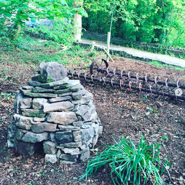 secretgardenweb's tweet photo. Absolutely loving the new #hedgehoghouse #cairn that’s been built @millwillsbridge 🐞🕸🐝 They’ve also dug up the #archimedesscrew which used to be part of the old #ironmill works #lovehistory #wildlifehabitat #lovenature #fairywoodland #fairygarden https://t.co/uYhyoBAgSw