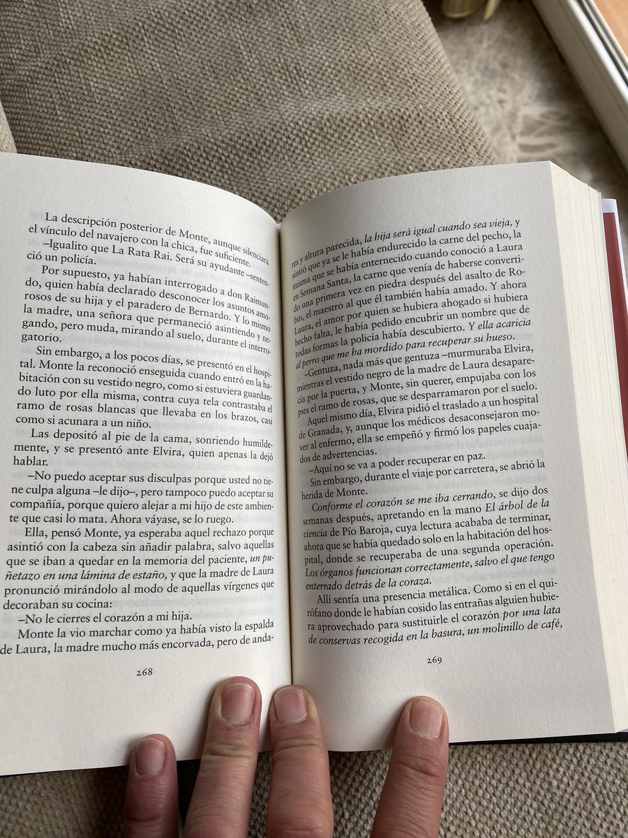 agranados6957's tweet photo. @ferialibrogranada #FLGVirtual #DíadelLibroGranada @CulturaAND #DíaDelLibroAND hoy disfrutando con ESCARCHA, de Ernesto Pérez Zuñiga. Magnifico escritor forjado en Granada . https://t.co/6pZgNmc0z4