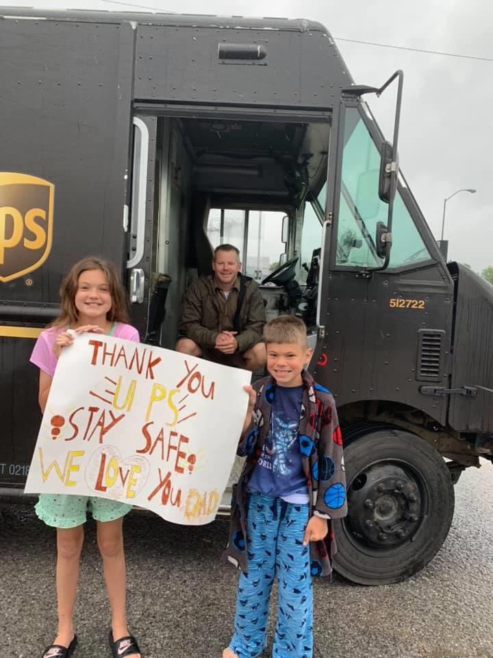 #ThankYouThursday
Thank you SO much to all the families and friends that came to the Bowling Green, KY center this morning to show their support for UPS!!!!! #TogetherWeAreUPS #TeamKentucky #ThanksForDelivering #UPSersAreThere 
<a href="/OhioValUPSers/">Ohio Valley UPSers</a>  <a href="/UpsGreen/">UPSBowlingGreen</a>
