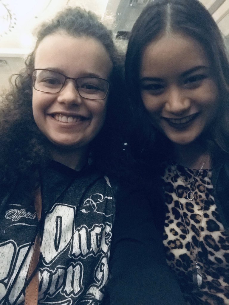 After the panel it was OQ photos and while I was waiting I took a picture with  @orchidfeather. It was great to hanging out with her this weekend