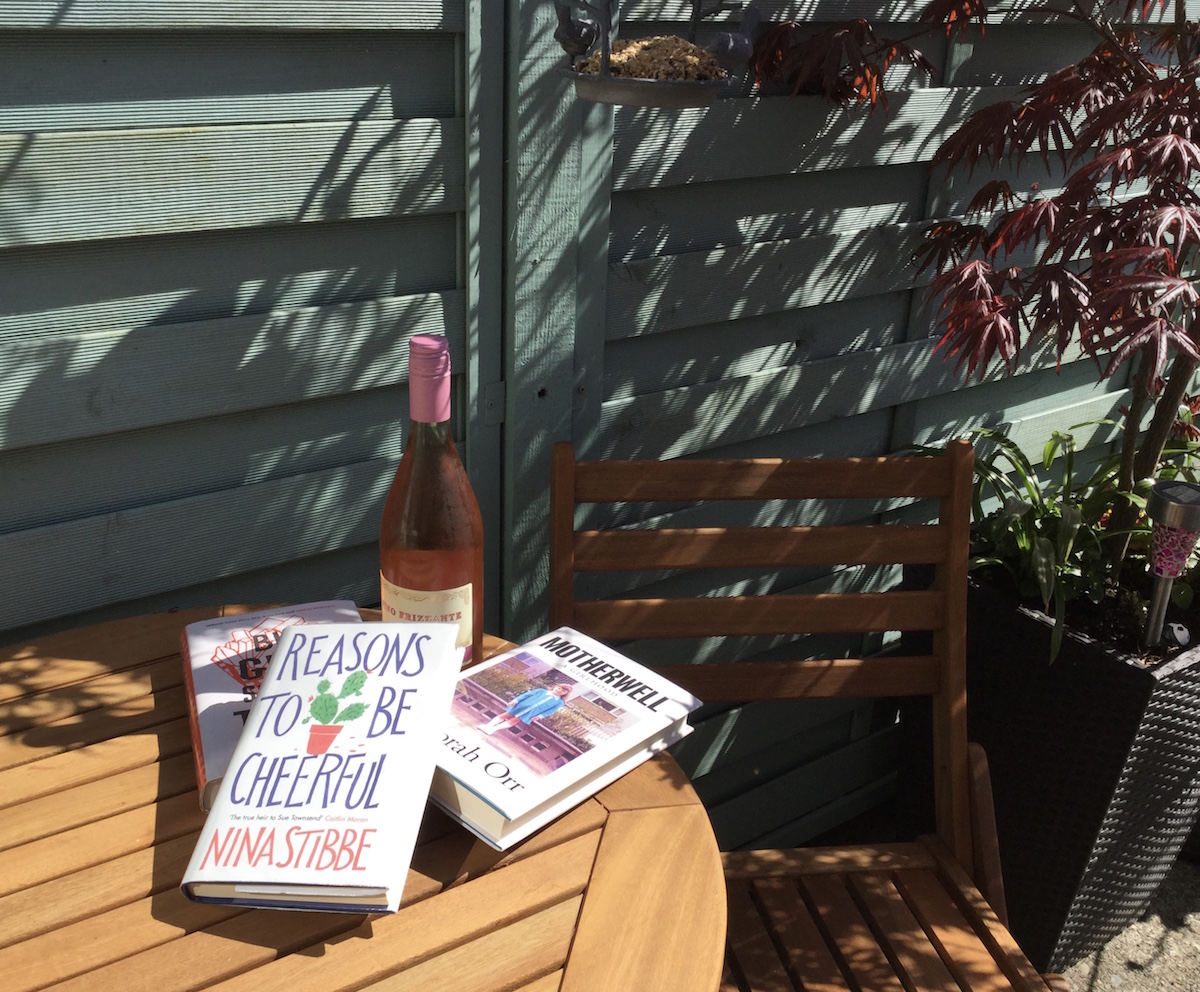 Mary from  #Girvan Library is making sure she keeps smiling during lockdown with 'Reasons to Be Cheerful' by  @ninastibbe, a lovely sunny seat in the garden and a bottle of pink Frizzante!   #ReadingHour  #WorldBookNight