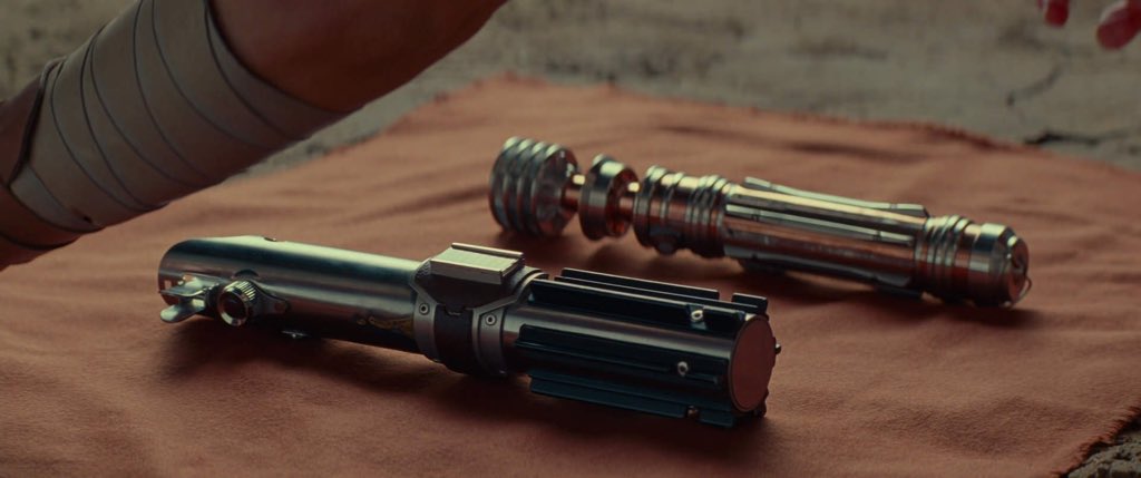 leia's lightsaber rise of skywalker