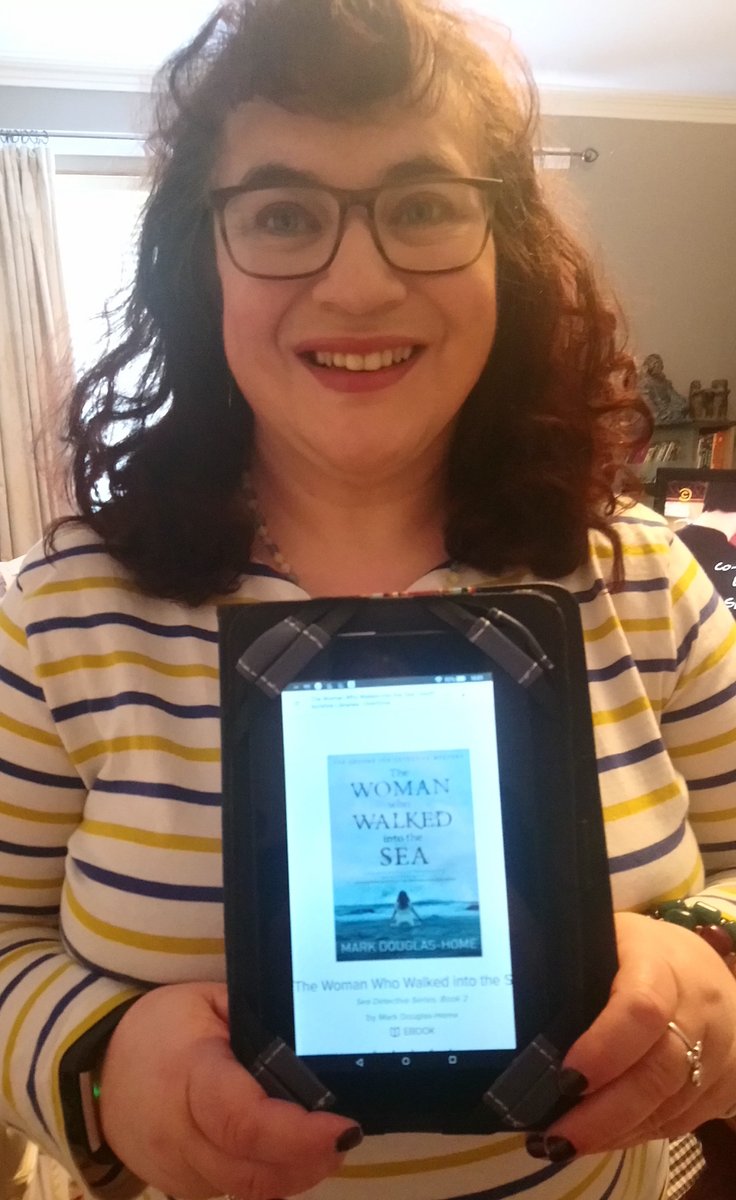 Lisa from  #Alloway Library is enjoying 'The Woman Who Walked Into The Sea' by  @MarkDouglasHome  #TartanNoir with a twist, quirky protagonist and the use of an esoteric subject to solve crimes and mysteries, in this case, oceanography  #ReadingHour  #WorldBookNight