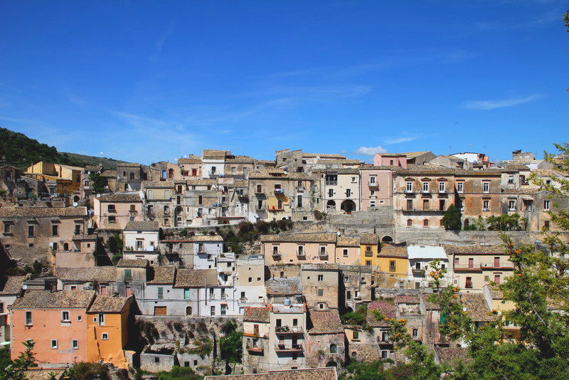 RAGUSA, SICILY PART 4
As we navigated “S” turns on the steep climb to this Sicilian hill town, our jaws dropped upon the arrival to the city, that tenuously hugged a limestone hill between two deep valleys. “What is this place?”...
chambersarchitects.com/blog/ragusa-ib…
#chambersarchitects