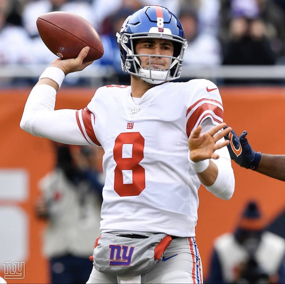 james_damato1's tweet photo. Hello so I am going to do a comparison thread of Daniel Jones and Kyler Murray. Mostly i’m doing this not to compare jones to murray but just to exemplify just how promising and slept on daniel jones is. Also with how negative the media and others are towards him. https://t.co/NsIUEPAf5V