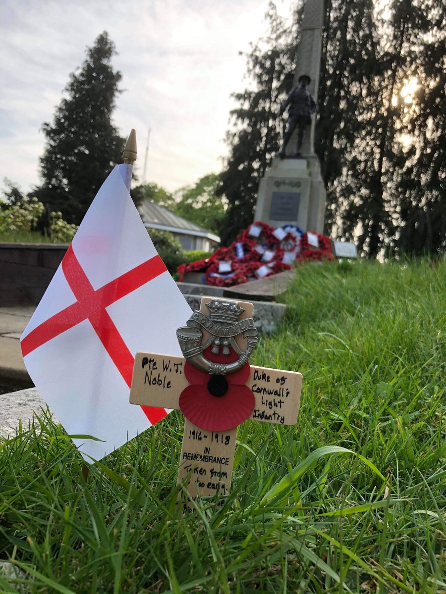 Our wonderful community hero has been tending the flower beds and flagstones at Burnham's War Memorial  today, all of the litter has been removed from the wreaths and they have been tidied up.

<a href="/TVP_ChiltSBucks/">TVP Chiltern&S.Bucks</a> <a href="/BurnhamVillage/">Burnham Village</a>