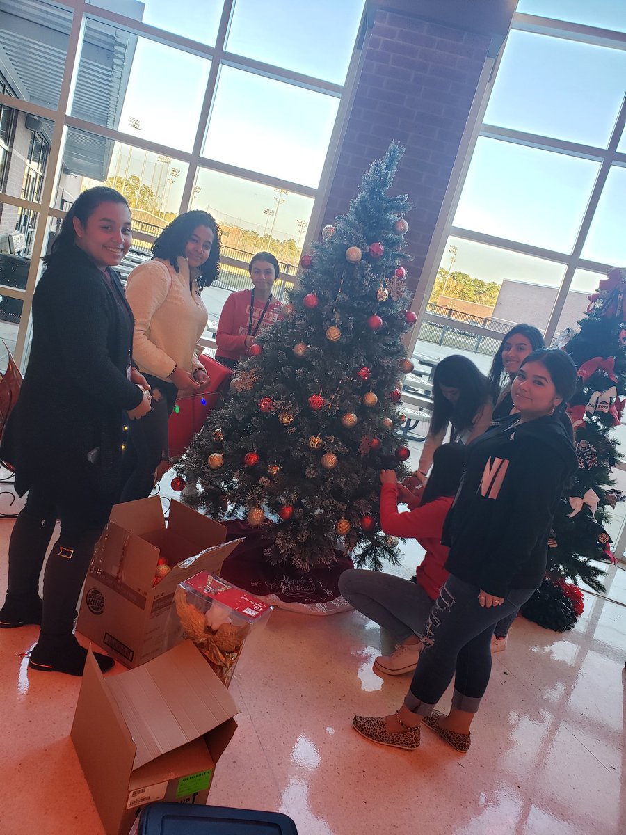 A few memories from PHS for #throwbackthursday #VirtualSpiritWeek  #phs_spartans <a href="/PorterSpartans/">Porter HS</a> 
🖤❤🖤