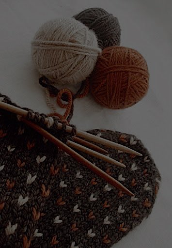 En la mesa de los Weasley, 
donde comen nueve, 
come medio universo. 

     ——————————————

           Molly /Prewet/ Weasley. 

     ——————————————