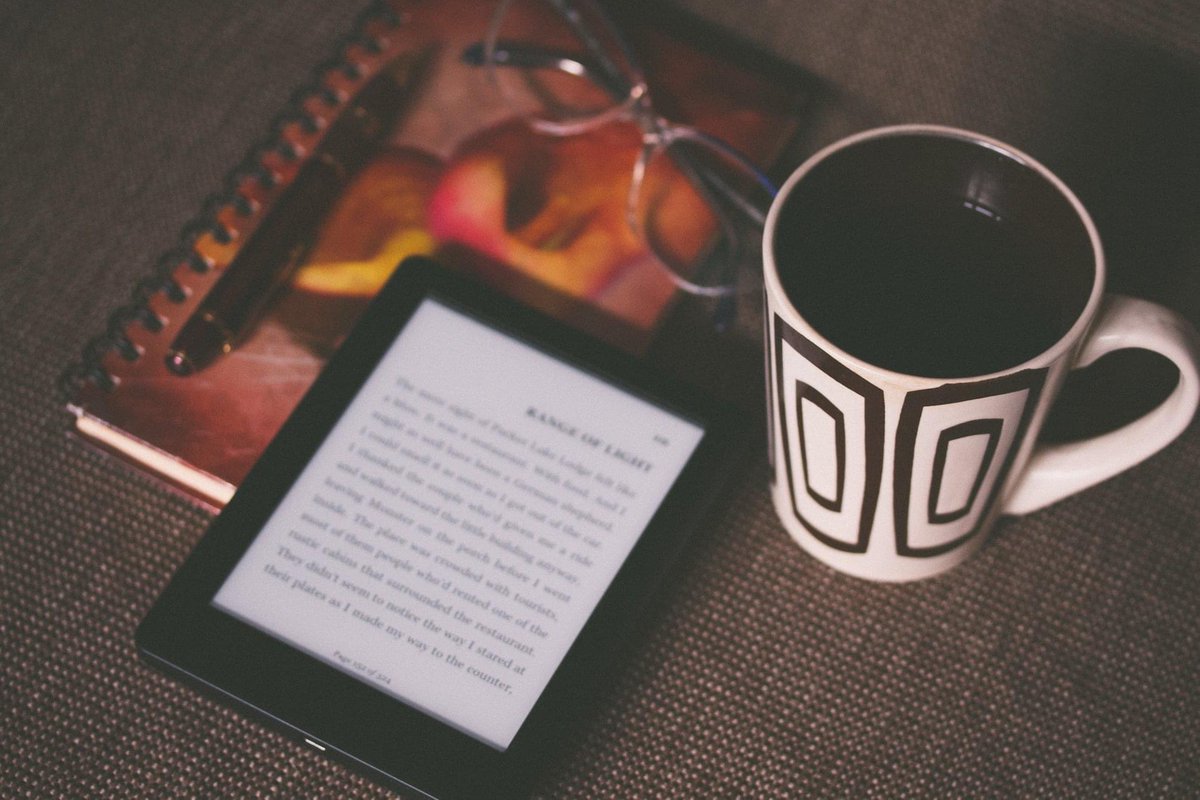 MilarFCGranada's tweet photo. Feliz Día del Libro💚
Que el ebook no va a sustituir al papel, es algo que todos sabemos. Pero pueden convivir, cada uno tiene su momento y lugar... ¿Qué te gusta leer de noche en la cama? pues con los ebooks retroiluminados no molestarás a nadie... lo importante es leer,.... https://t.co/nF1qfY4rja