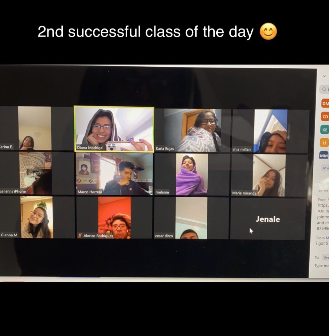 Trying to increase my class attendance and participation in class. Each day is a different theme. 😊 Today’s theme: wear a blanket to class! <a href="/Xmbustamante/">Xiomara Bustamante</a> #MortonPride #OrgulloMorton #VirtualClass