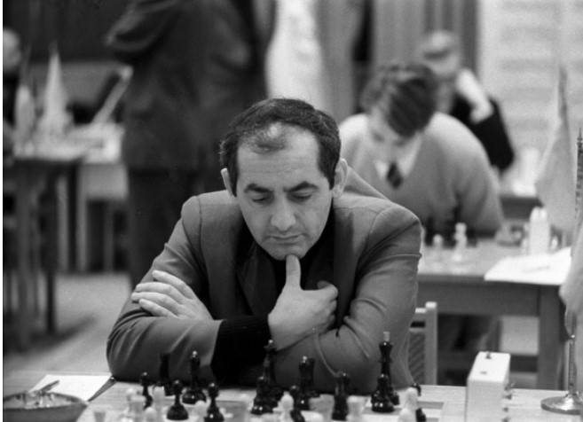 Douglas Griffin on X: Leningrad, April 1974. Photographed during their FIDE  Candidates' semi-final match (which took place at the Dzerzhinsky House of  Culture on Poltavskaya Ulitsa) - grandmasters Anatoly Karpov & Boris